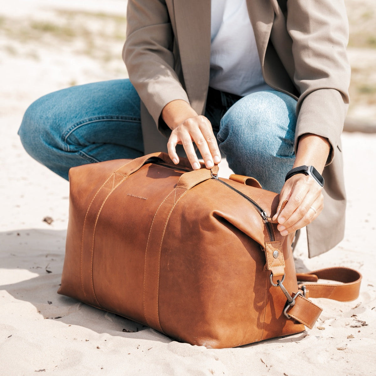Conor Full-Grain Leather Weekender Bag – alternate product view 3