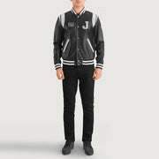 
Liberte New Jersey Черный Leather Varsity Кожаная куртка для Мужчин - Вид сбоку, демонстрирующий эргономичный крой рукава