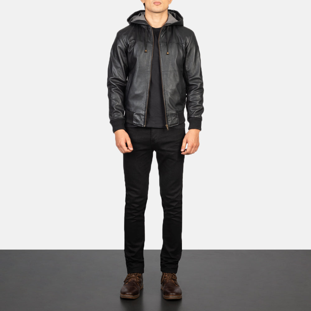 
Nintenzo Black Hooded Leather Jacket - Вид сбоку, демонстрирующий эргономичный крой рукава