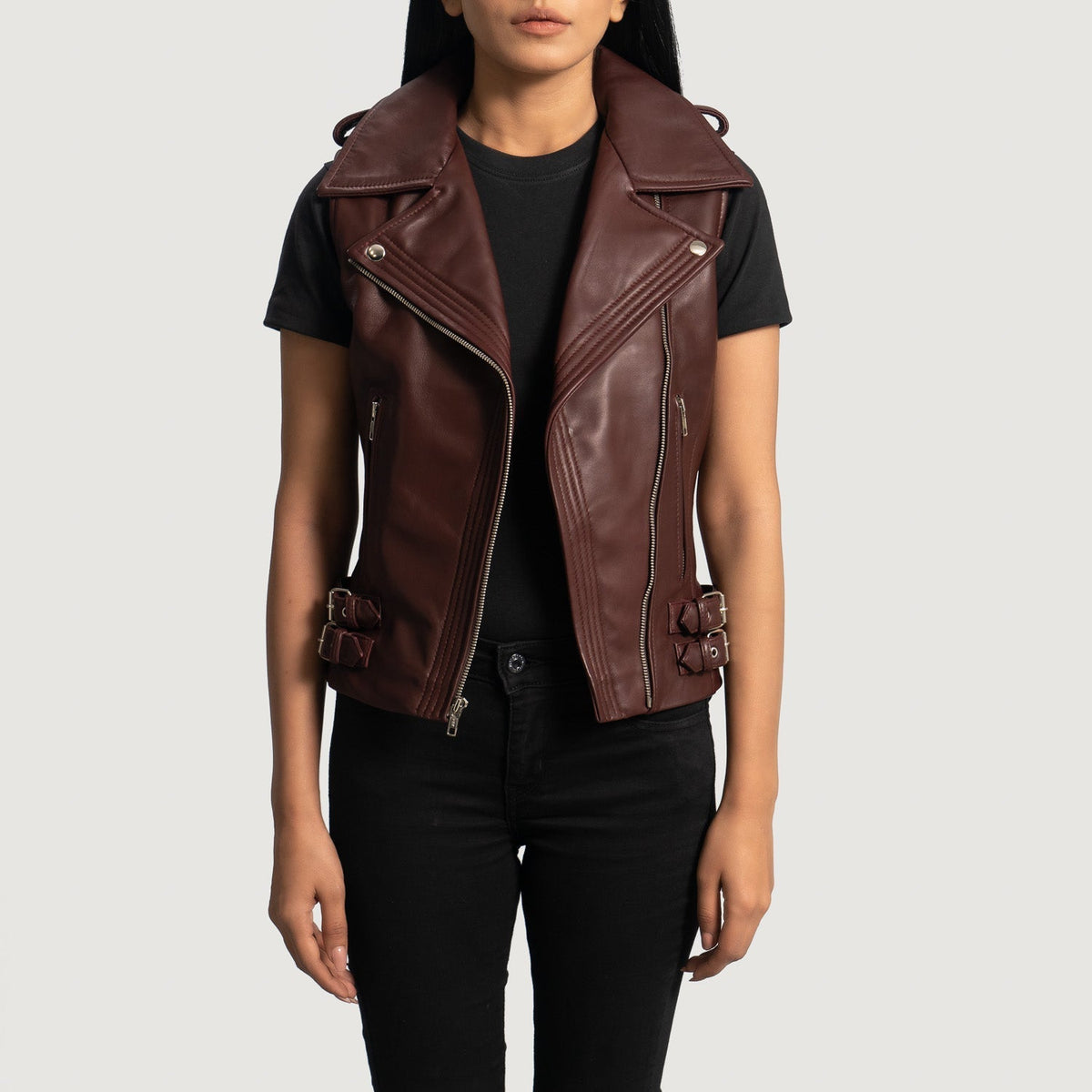 
Maroon Sheepskin Leather Biker Jacket - Вид сзади, подчеркивающий посадку по плечам и ровный край