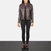 
Rumella Maroon Leather Biker Jacket - Вид сбоку, демонстрирующий эргономичный крой рукава