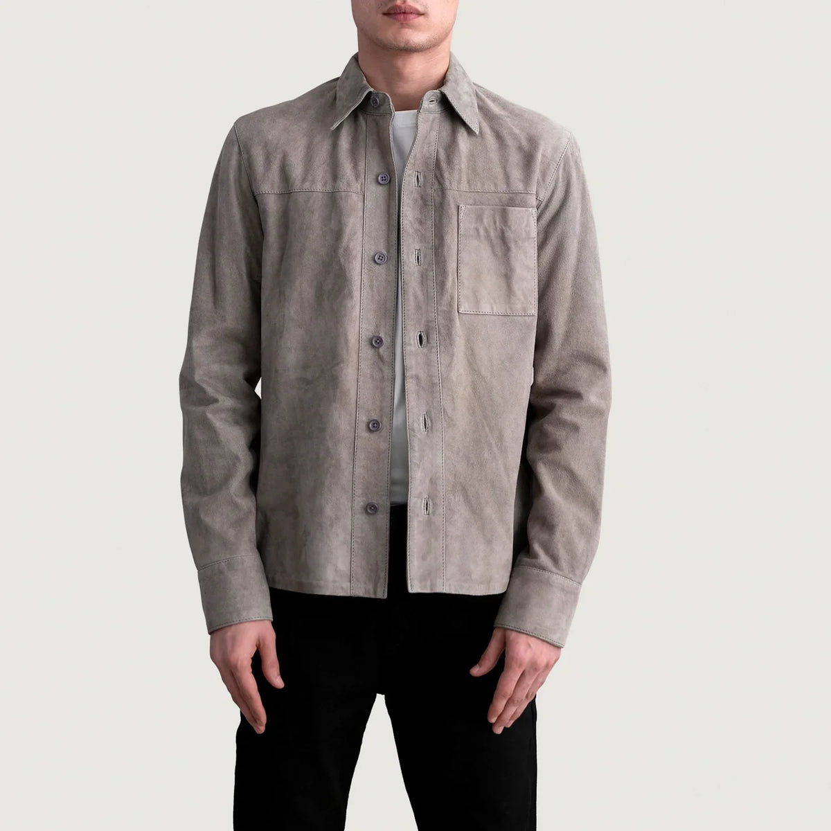 
Scout Grey Suede Leather Shirt для Мужчин для Мужчин in Grey Goatskin Suede - Вид спереди и приталенный силуэт | Купить в официальном онлайн-магазине