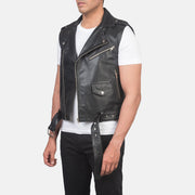 
Sullivan Черный Leather Biker Vest для Мужчин - Вид сзади, подчеркивающий посадку по плечам и ровный край