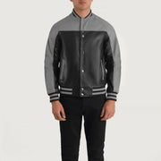 
Крупный план деталей of Varsity & Snap Buttons Hardware on Terrance Black & Red Leather Varsity Jacket