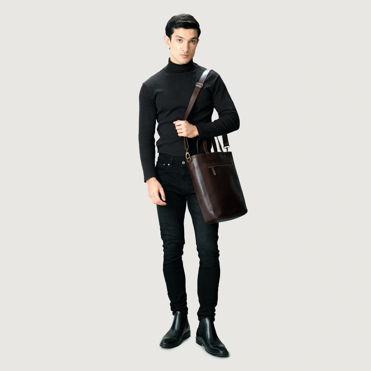 
Вид подкладки Showing Dedicated Padded Laptop Sleeve & Multi-Compartment Organization