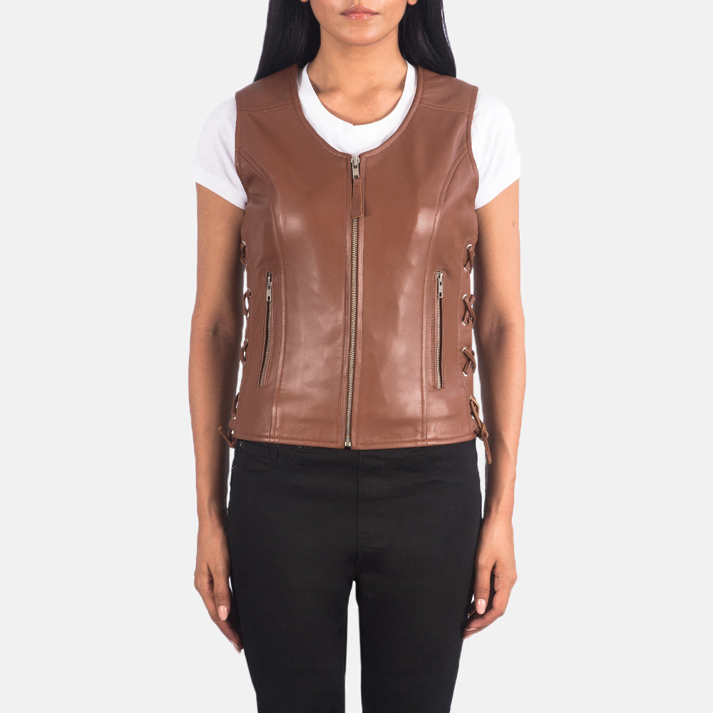 
Vanda Коричневый Leather Biker Vest для Женщин in Brown Sheepskin Leather - Вид спереди и приталенный силуэт | Купить в официальном онлайн-магазине