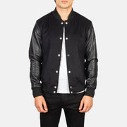 
Vaxton Черный Hybrid Varsity Кожаная куртка для Мужчин in Black Sheepskin Leather - Вид спереди и приталенный силуэт | Купить в официальном онлайн-магазине