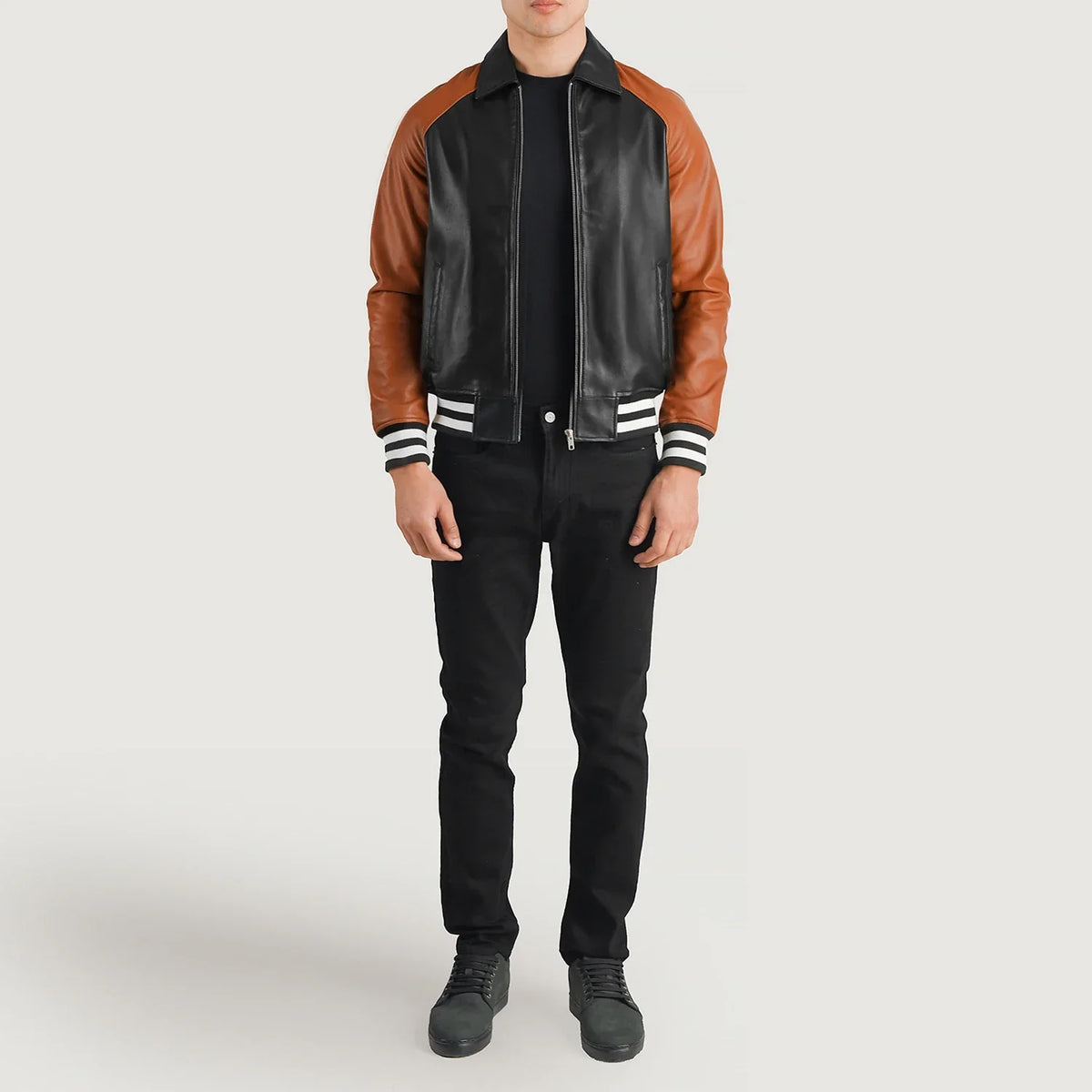 
Walton Blue Leather Varsity Jacket - Вид сбоку, демонстрирующий эргономичный крой рукава