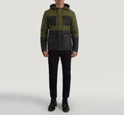 
Wayne Черный & Оливковый Hooded Puffer Кожаная куртка для Мужчин - Вид сбоку, демонстрирующий эргономичный крой рукава