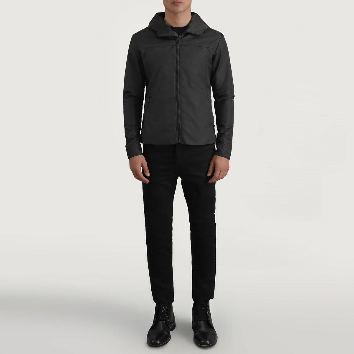 
Wesley Черный Hooded Windbreaker Кожаная куртка для Мужчин - Вид сбоку, демонстрирующий эргономичный крой рукава