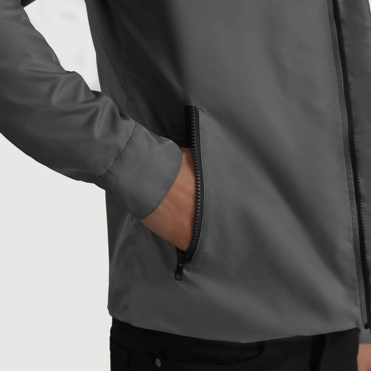 
Вид подкладки Showing Quilted Viscose Lining & Два функциональных внутренних кармана
