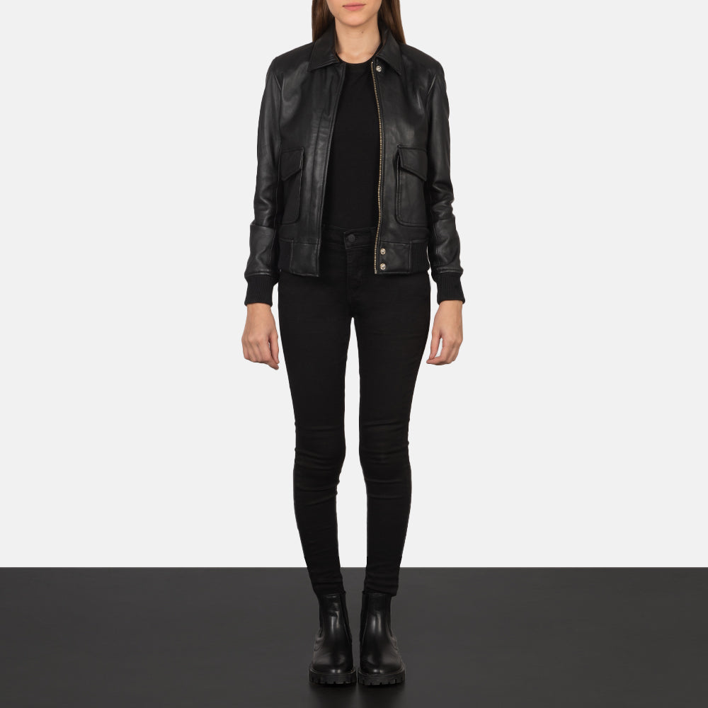 
Westa A-2 Black Leather Bomber Jacket - Вид сбоку, демонстрирующий эргономичный крой рукава