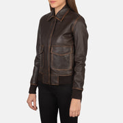 
Как выглядит на человеке:  Westa A-2 Black Leather Bomber Jacket на модели — естественные складки при дневном свете