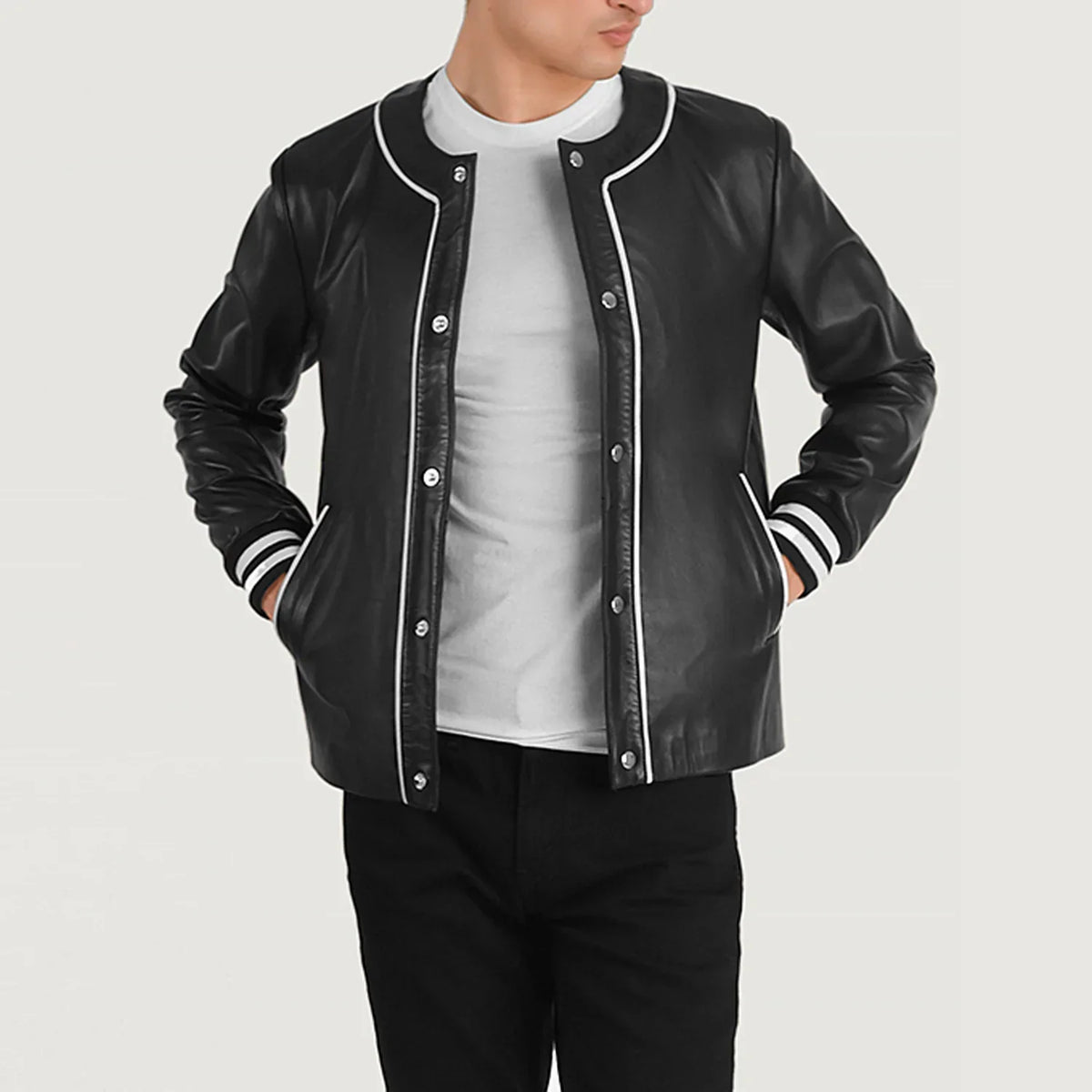 
Willis Black Leather Varsity Jacket in Black Sheepskin Leather - Вид спереди и приталенный силуэт | Купить в официальном онлайн-магазине