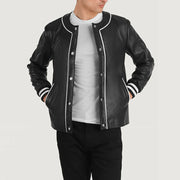 
Willis Black Leather Varsity Jacket in Black Sheepskin Leather - Вид спереди и приталенный силуэт | Купить в официальном онлайн-магазине