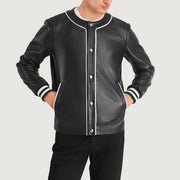 
Крупный план деталей of Collarless & Snap Button Buttons Hardware on Willis Black Leather Varsity Jacket